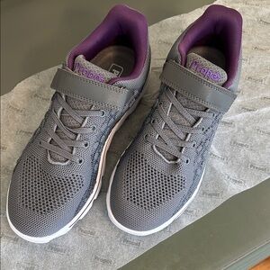 Propet New gray knit sneakers.  New.  Purple trim.  Size 8